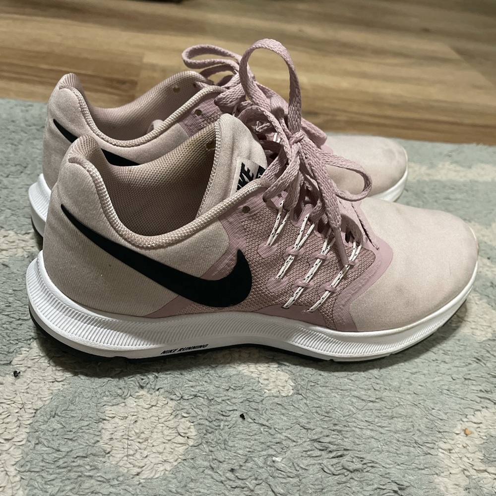 Nikes - Picture 2 of 4